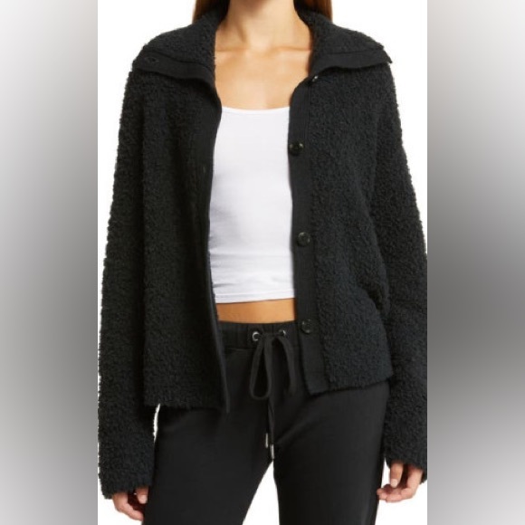 UGG(r) Alaura Cloudfluff Wool Blend Jacket in Black, Size Small - Picture 7 of 8